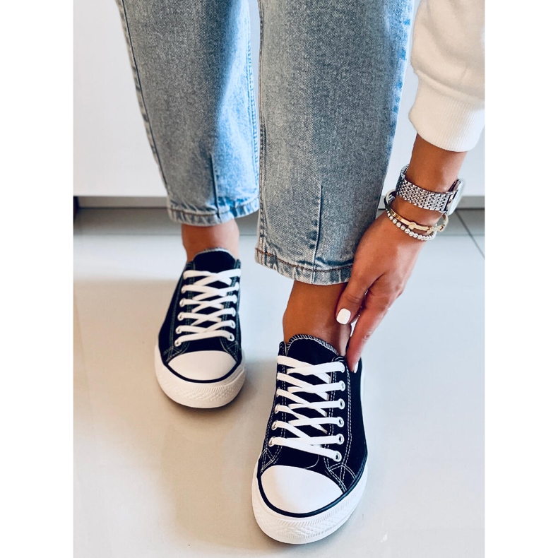 Basic Black naisten klassiset tennarit musta 2