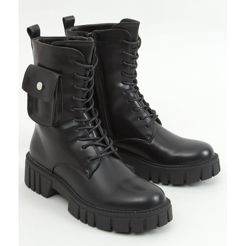 Työntekijät, joilla on Maruna Black -laukku musta 1