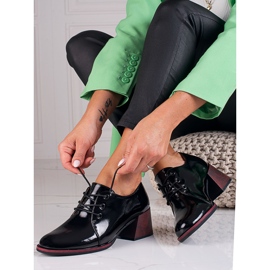 Lakatut Vinceza-korkokengät musta 1