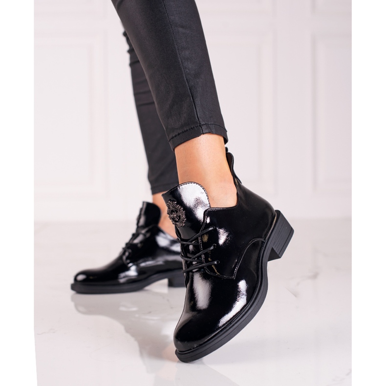 Tyylikkäät mustat patentoidut Vinceza-saappaat 1