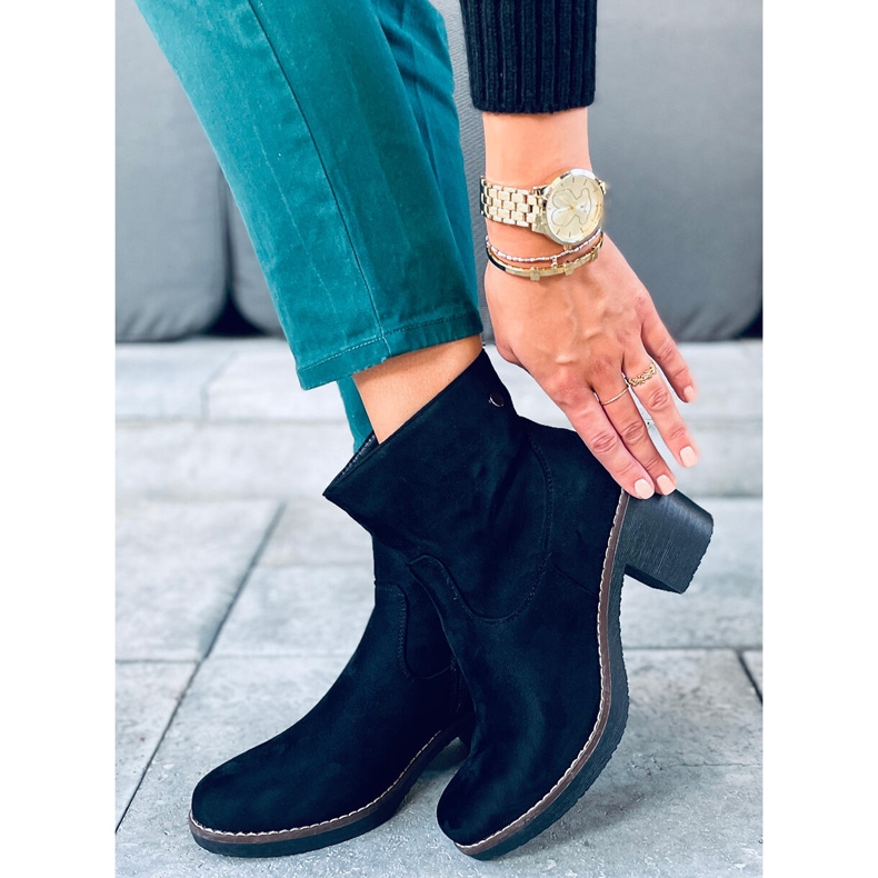 Linzi Mustat kumisaappaat 1