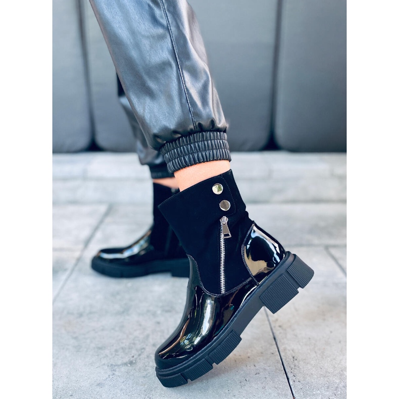 Unni mustat lakatut saappaat 1