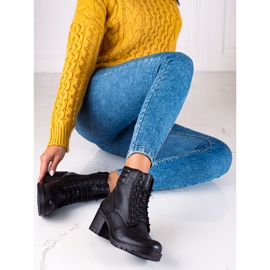 T.Sokolski Mustat Sokolski Dasmkie -nahkasaappaat pylväässä 1