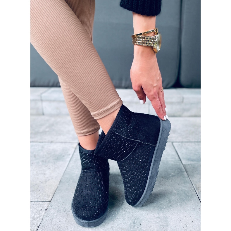 Amber Blackin Emusy-lyhyet lumisaappaat musta 1