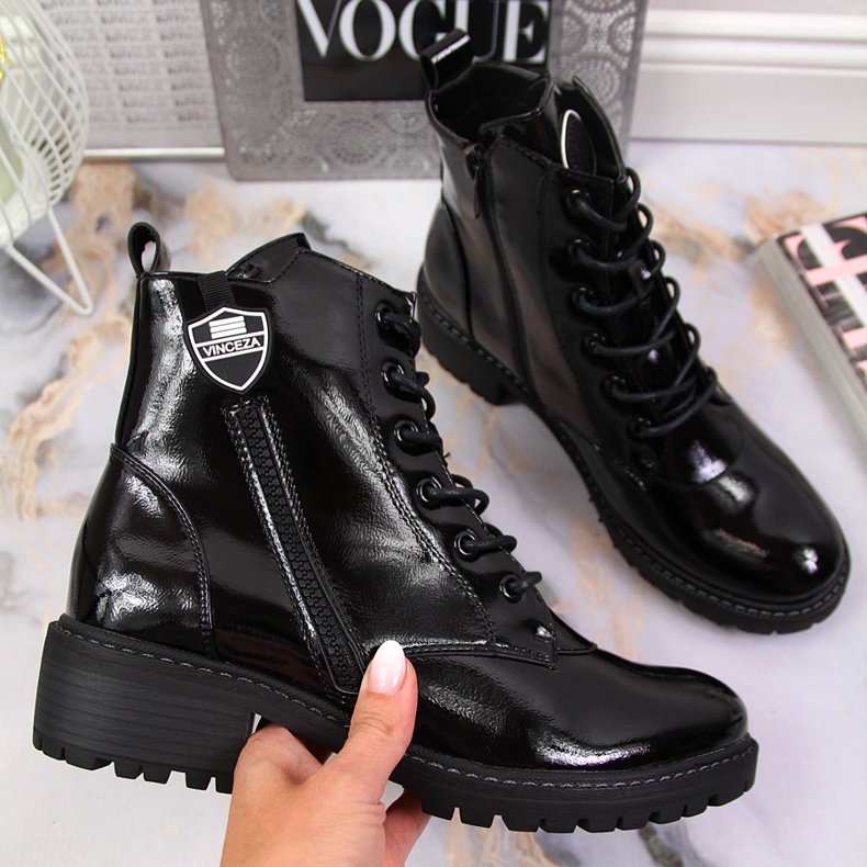 Naisten saappaat, eristetty mustaksi lakatut Vinceza-saappaat 1