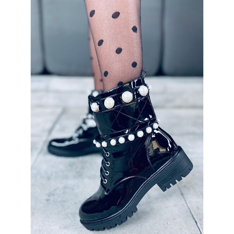 Lakatut laukut Beni Black helmillä musta 1