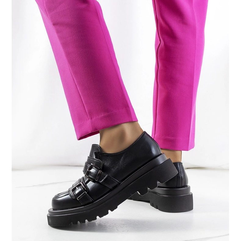 Mustat Riian oxfordit 1