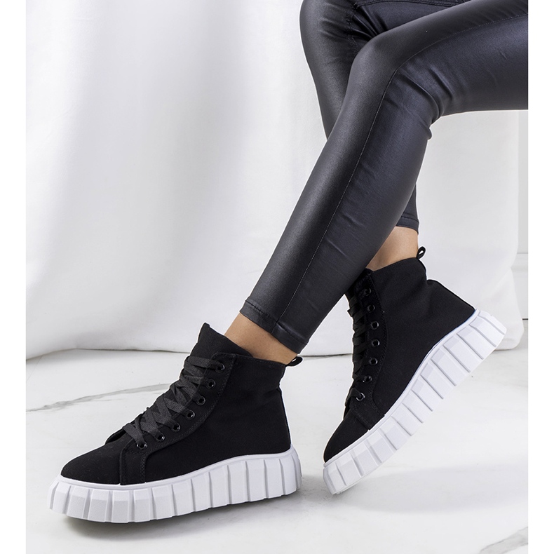 BM Mustat lenkkarit Horizon alustalla 1