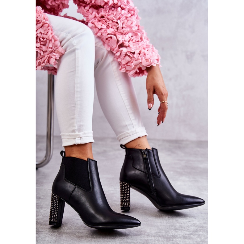 PG1 Tyylikkäät mustat Elinor-saappaat pylvään varrella 1