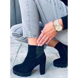 Saappaat postilla ja alustalla Ase Black musta 1