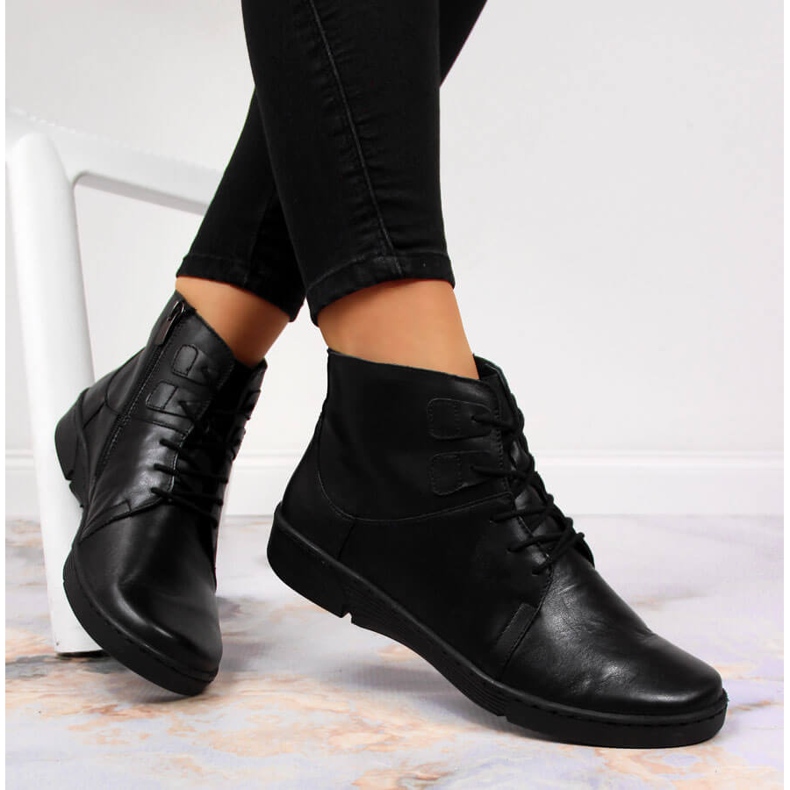 Mukavat eristetty musta nahkasaappaat naisille Łukbut 1816 1