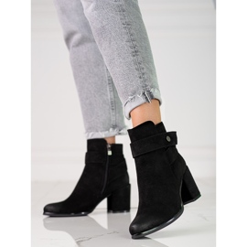 Naisten mustat saappaat pylväässä ekologisesta Shelovet mokkanahkasta 1