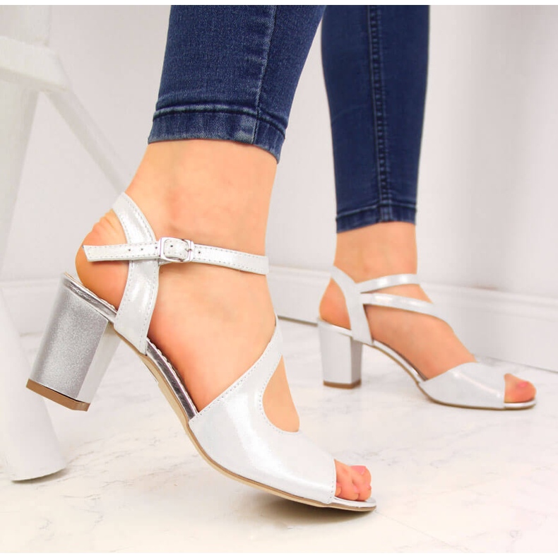 NATALII BRAT BUT Naisten hopeiset satiininahkasandaalit Natalia Brat Butilta hopea 2