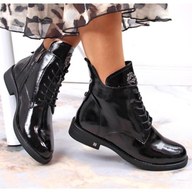 Naisten mustaksi lakatut eristetyt saappaat Potocki 1