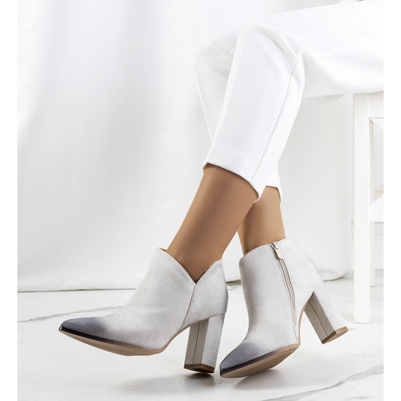 Zalfarin harmaat saappaat 1