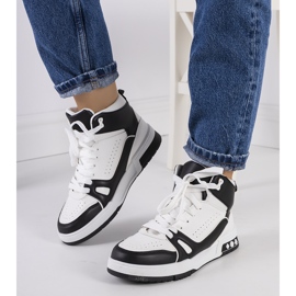 Grandiksen mustat tennarit valkoinen 1