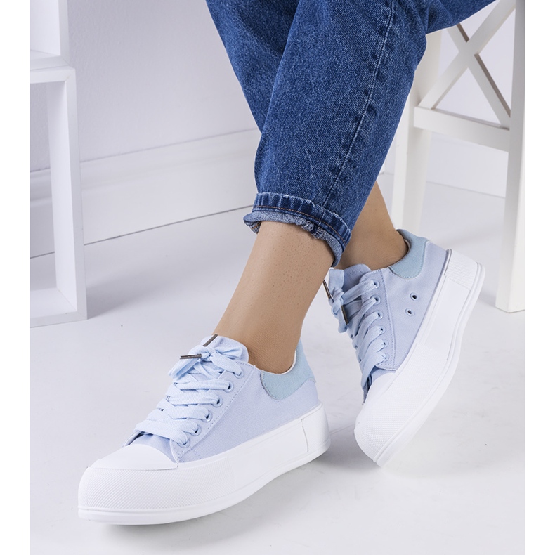 Siniset lenkkarit Kilkennyn alustalla sininen 1