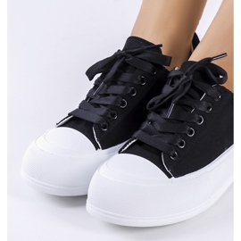 Mustat tennarit Kilkennyn alustalla 2