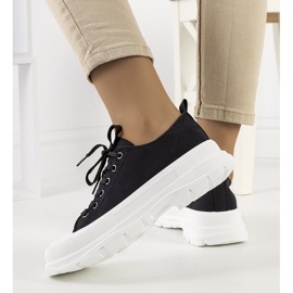 Mustat tennarit paksulla Ardglass-pohjalla 1