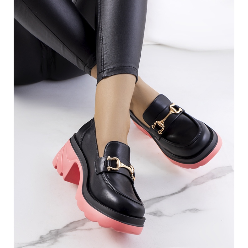 Mustat broguet vaaleanpunaisissa Korgal-pohjissa 1