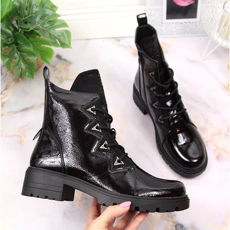 S.Barski Mustat kiiltonahkasaappaat, joissa paljetteja S. Bararskilta 1