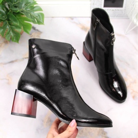 Naisten eristetyt saappaat, jotka on lakattu koristeellisella Potocki WOL98 -korolla musta 1