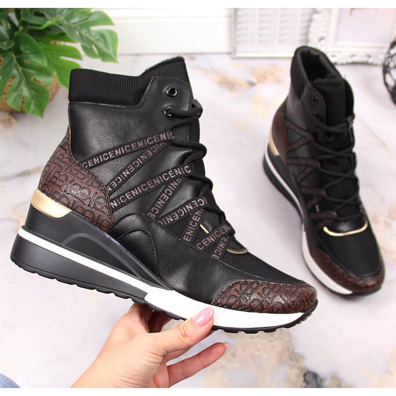 Naisten mustat kiilalenkkarit Potocki 1