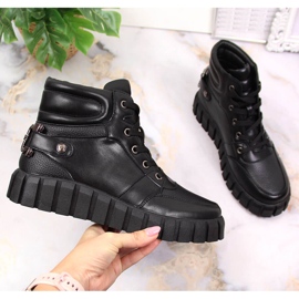 Naisten tasotyöläiset mustalla Potocki-koristeella 1