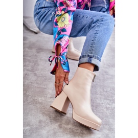 Naisten saappaat paksuilla korkokengillä, joissa vetoketju beige Carrera 1