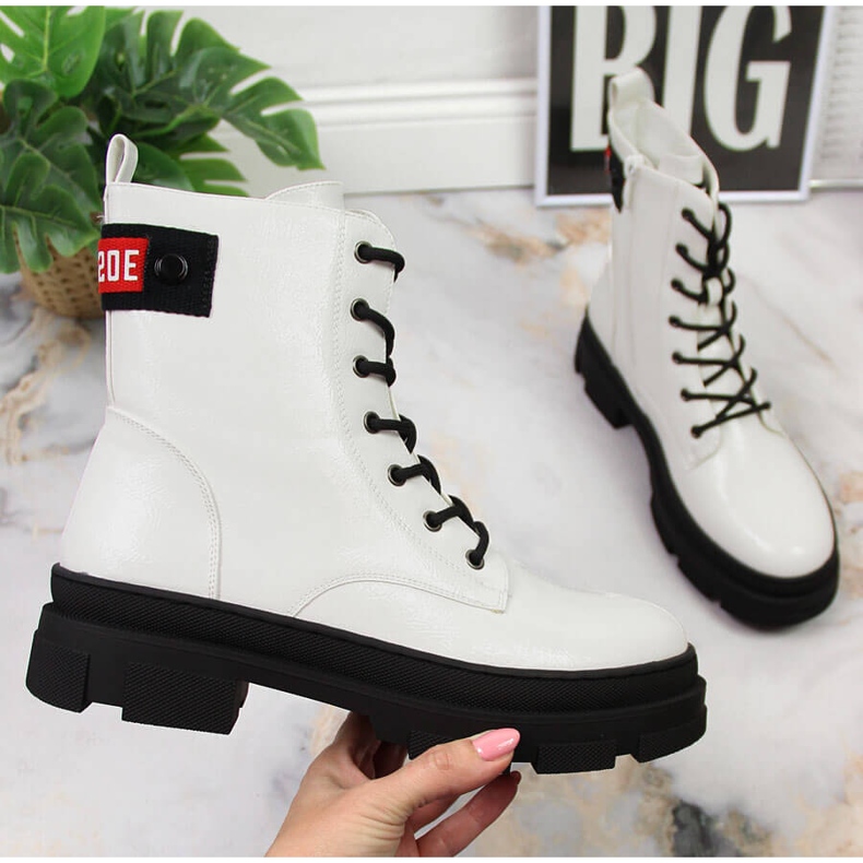 S.Barski Naisten saappaat, lakattu valkoinen S. Bararski 1