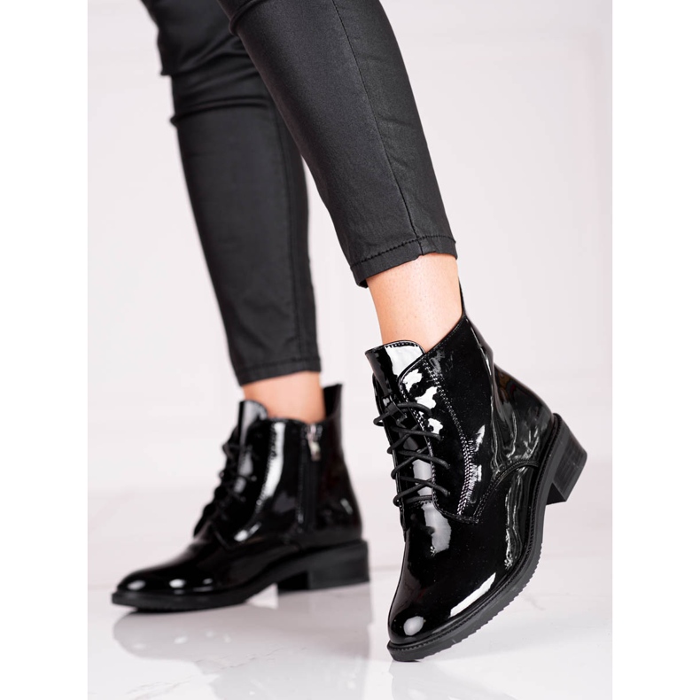 Tyylikkäät naisten Shelovet-saappaat lakatusta ekologisesta nahasta musta 1