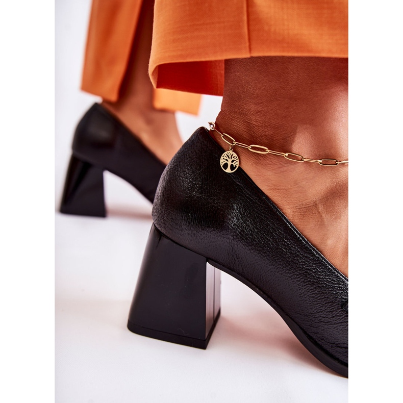 Nahkapumput ketjulla Laura Messi 2515 Musta 1