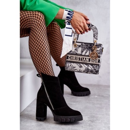 Muodikkaat mokkanahkaiset korkokengät Laura Messi 2509 musta 2