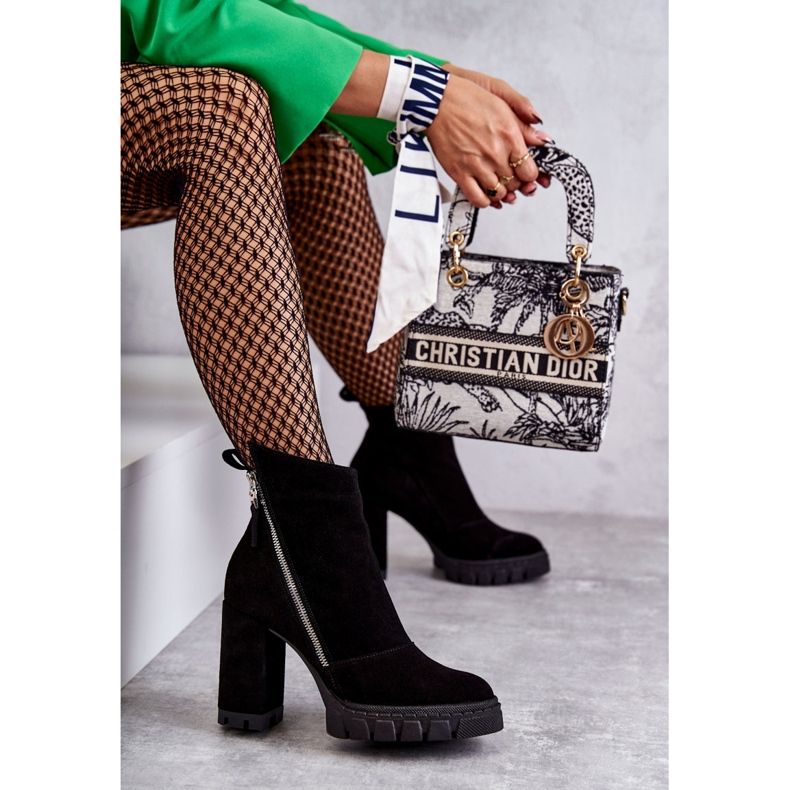 Muodikkaat mokkanahkaiset korkokengät Laura Messi 2509 musta 2