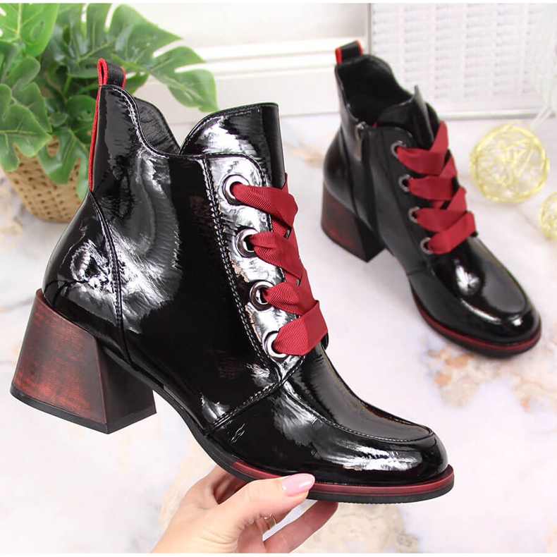 Mustaksi lakatut eristetyt naisten saappaat mustat Vinceza JAN147A 1