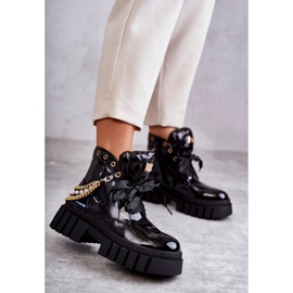 Lakatut lämpimät saappaat ketjulla Musta Karoline 2