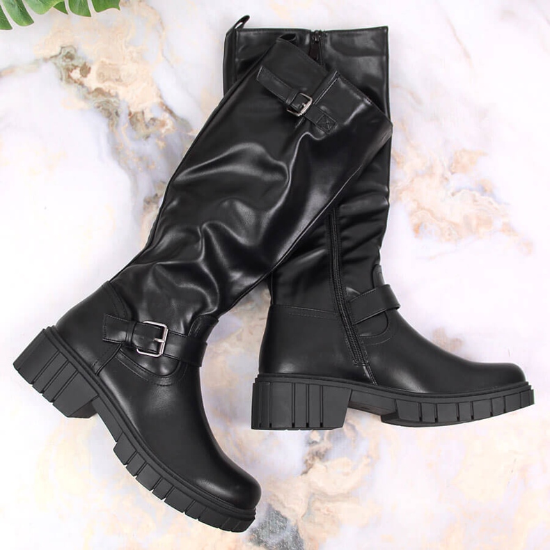 Jezzi Naisten mustat Vinceza-saappaat säädettävällä soljella 1