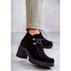 Naisten mokkanahkasaappaat sidottu musta Marianne 1