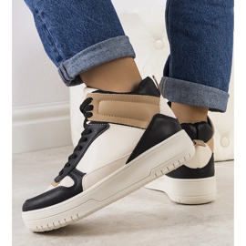 Aditen mustat tennarit 1