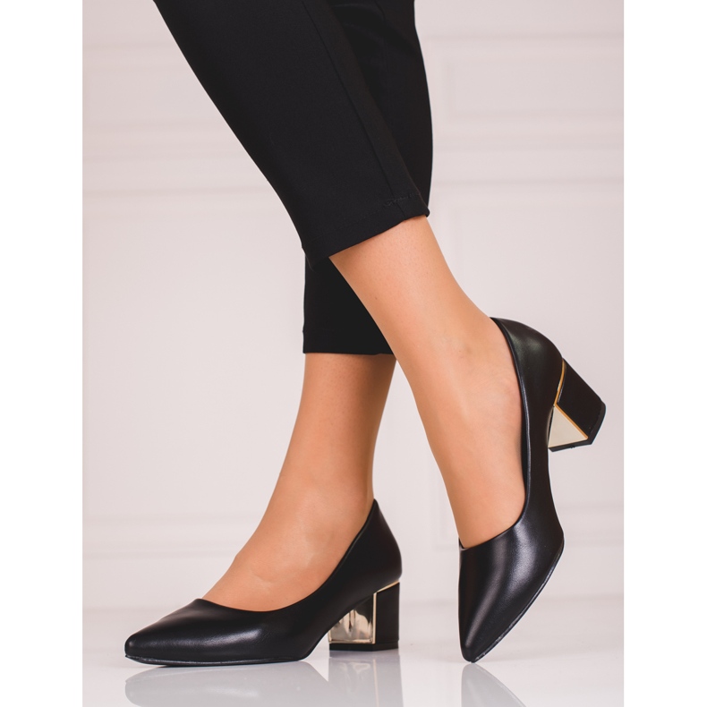 Naisten mustat pumput matalassa Shelovet-tolppassa 1