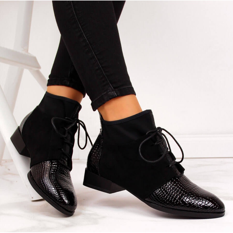 Naisten saappaat eristetty musta käärmeennahka Filippo 1