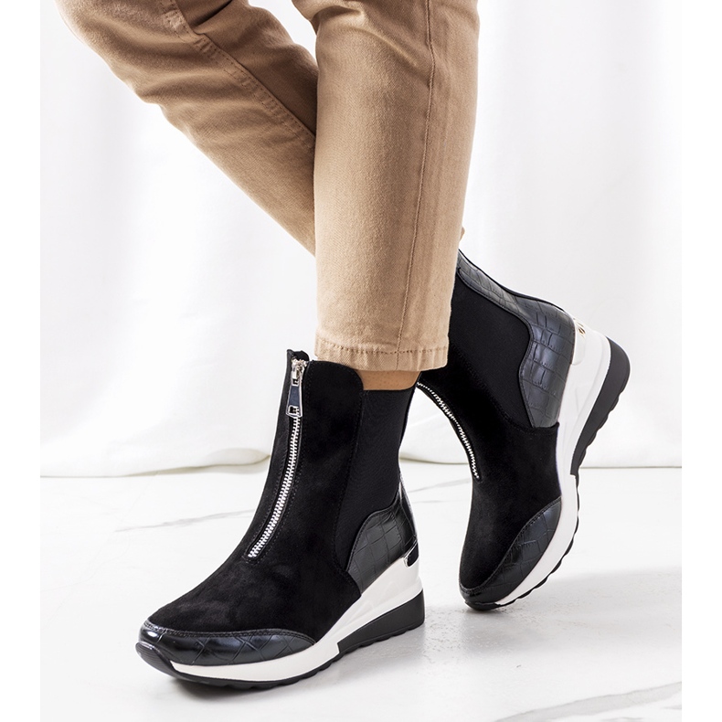 PA1 Mustat tennarit Triaca wedgessä 1