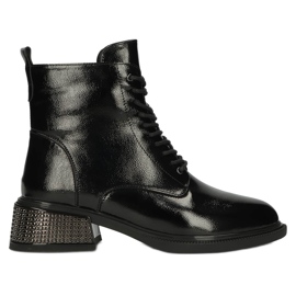 Patenttieristetyt saappaat, joissa koristeeristetyt kantapäät Filippo W PAW384 musta 1