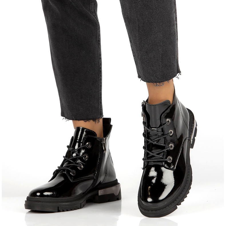 Lämpimät lakatut saappaat Filippo DBT4173 BK musta 1