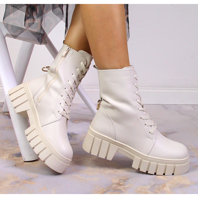 Naisten vetoketjulliset nauhasaappaat, eristetty beige Sergio Leone 1