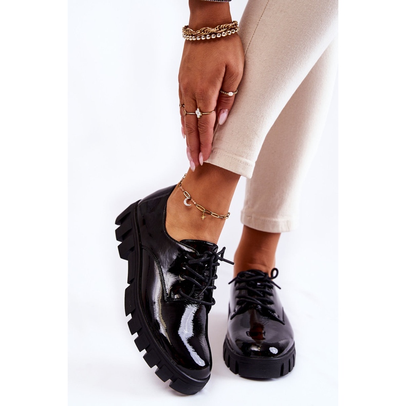 Vinceza Muodikkaat lakatut kengät sidottu Black Gwendy musta 1