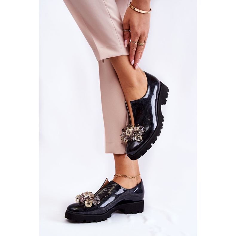 PA2 Tyylikkäät lakatut kengät mustalla ja harmaalla Cindy-koristeella 2