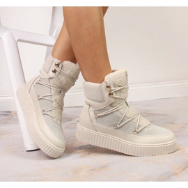 Nahkaiset nauhasaappaat vaalean beigenvärisellä Laura La.Fi alustalla 1