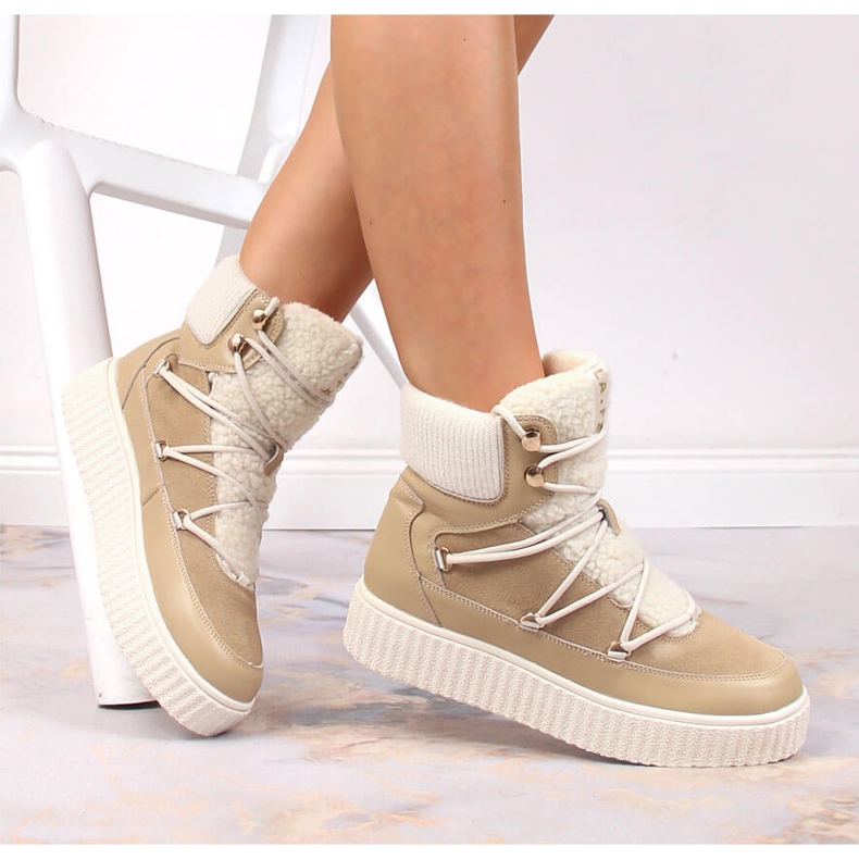 Nahkaiset nauhasaappaat beigenvärisellä Laura La.Fi alustalla 1