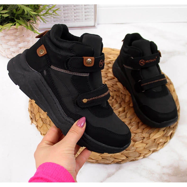 Poikien mustat saappaat tarranauhakiinnityksellä McKeylor 1